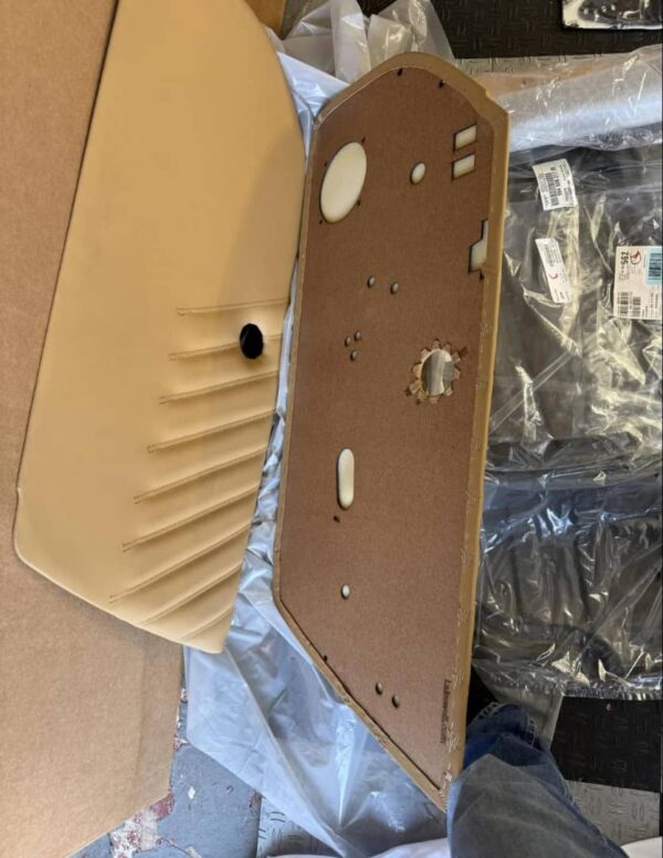 Recaro Bucket Seats & Custom Interior Trim for Porsche 964 – Lightweight, Track-Ready Performance Upgrade