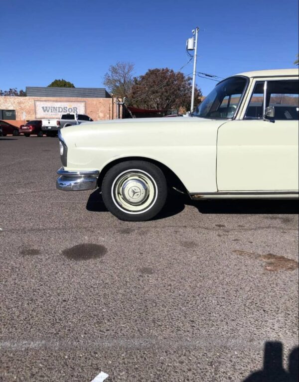 1964 Mercedes-Benz 220b Project Car – Classic W111 Sedan with 4-Speed Manual, Solid Restoration Candidate
