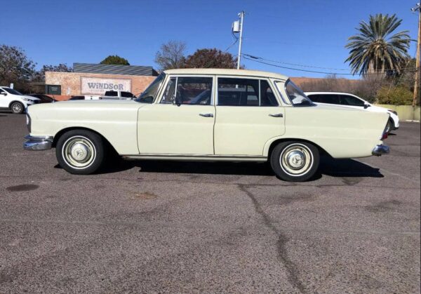 1964 Mercedes-Benz 220b Project Car – Classic W111 Sedan with 4-Speed Manual, Solid Restoration Candidate