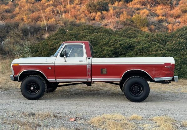 1974 Ford F-250 Ranger Highboy 4×4 – Classic 4-Speed 4x4 Pickup Truck