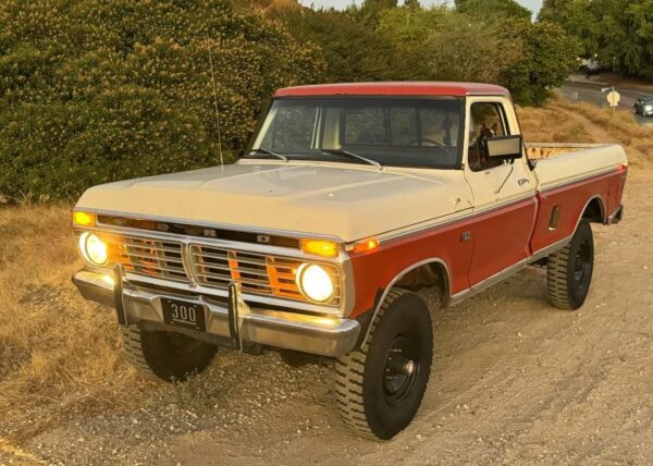 1974 Ford F-250 Ranger Highboy 4×4 – Classic 4-Speed 4x4 Pickup Truck