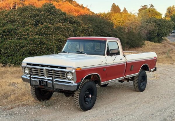 1974 Ford F-250 Ranger Highboy 4×4 – Classic 4-Speed 4x4 Pickup Truck
