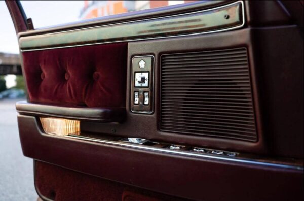 1988 Chrysler New Yorker Landau – Classic Luxury Sedan with Vintage Styling