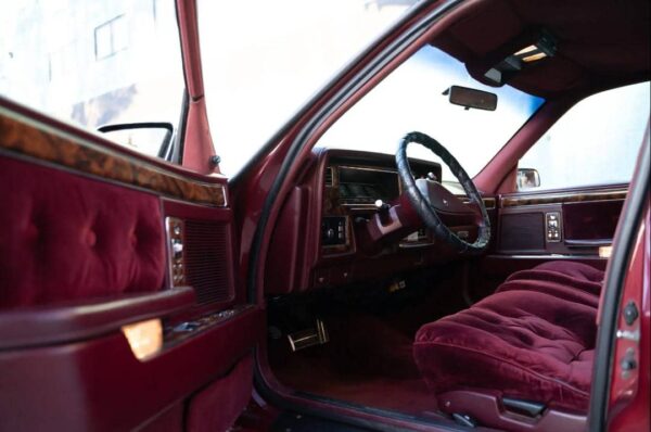 1988 Chrysler New Yorker Landau – Classic Luxury Sedan with Vintage Styling