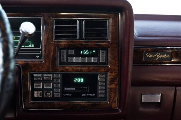 1988 Chrysler New Yorker Landau – Classic Luxury Sedan with Vintage Styling