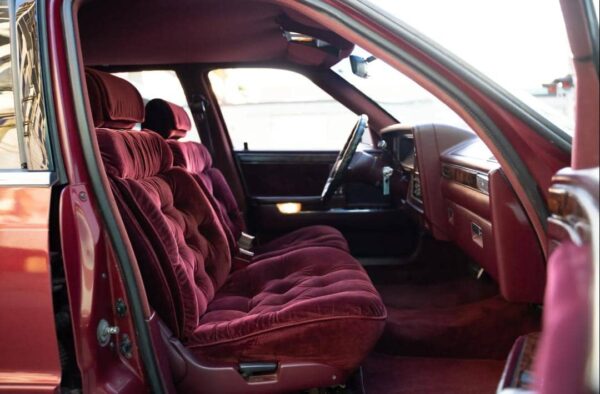 1988 Chrysler New Yorker Landau – Classic Luxury Sedan with Vintage Styling