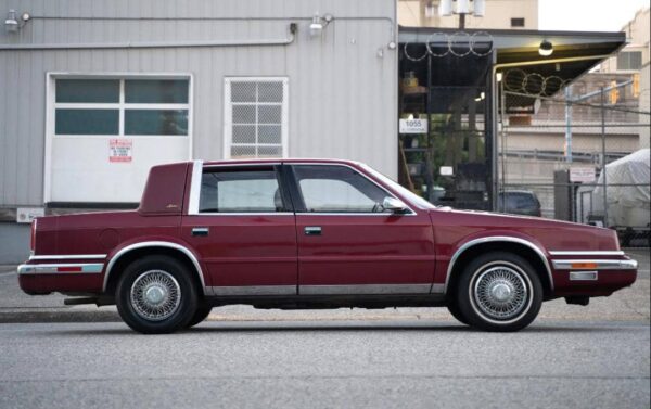 1988 Chrysler New Yorker Landau – Classic Luxury Sedan with Vintage Styling