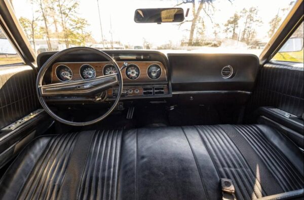 1971 Ford Thunderbird 4-Door Landau Sedan – Classic Luxury Muscle Car