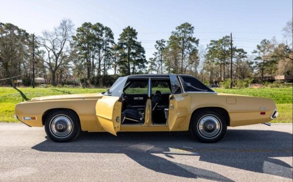 1971 Ford Thunderbird 4-Door Landau Sedan – Classic Luxury Muscle Car