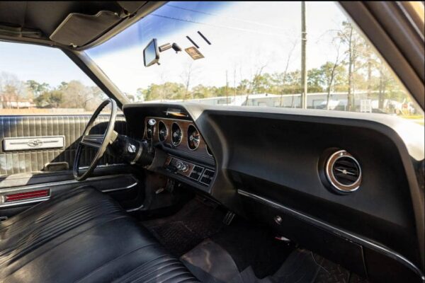 1971 Ford Thunderbird 4-Door Landau Sedan – Classic Luxury Muscle Car