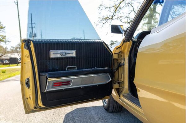 1971 Ford Thunderbird 4-Door Landau Sedan – Classic Luxury Muscle Car