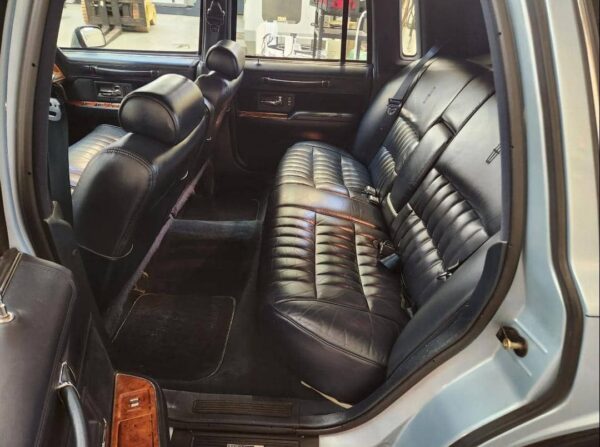 1993 Lincoln Town Car Executive Series – Classic Luxury Sedan, Low Miles, Well-Maintained