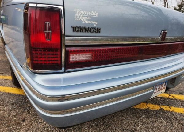 1993 Lincoln Town Car Executive Series – Classic Luxury Sedan, Low Miles, Well-Maintained