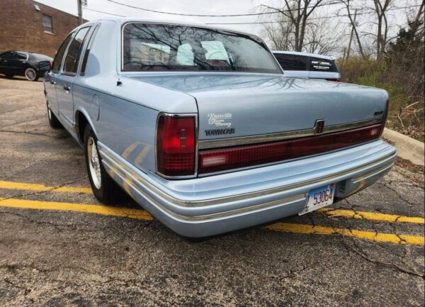 1993 Lincoln Town Car Executive Series – Classic Luxury Sedan, Low Miles, Well-Maintained