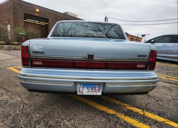 1993 Lincoln Town Car Executive Series – Classic Luxury Sedan, Low Miles, Well-Maintained