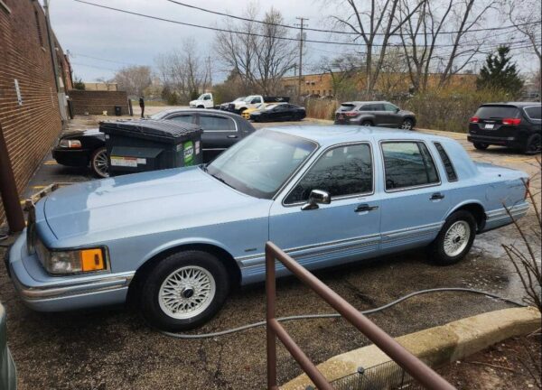 1993 Lincoln Town Car Executive Series – Classic Luxury Sedan, Low Miles, Well-Maintained