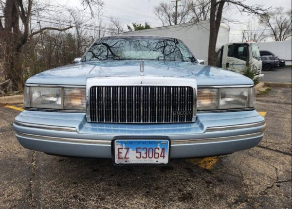 1993 Lincoln Town Car Executive Series – Classic Luxury Sedan, Low Miles, Well-Maintained