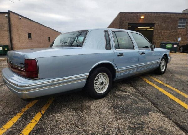 1993 Lincoln Town Car Executive Series – Classic Luxury Sedan, Low Miles, Well-Maintained