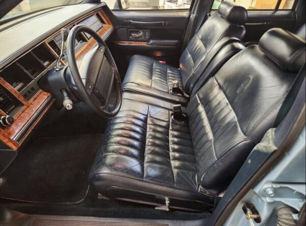 1993 Lincoln Town Car Executive Series – Classic Luxury Sedan, Low Miles, Well-Maintained