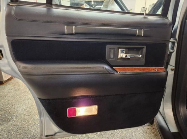 1993 Lincoln Town Car Executive Series – Classic Luxury Sedan, Low Miles, Well-Maintained