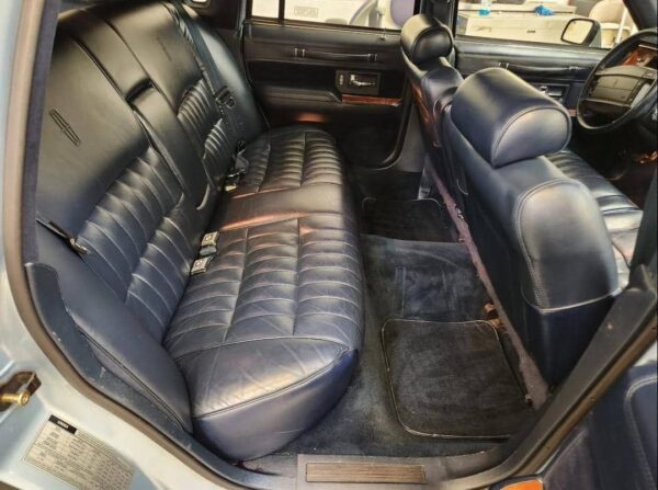 1993 Lincoln Town Car Executive Series – Classic Luxury Sedan, Low Miles, Well-Maintained