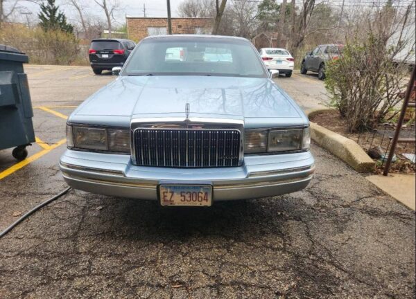 1993 Lincoln Town Car Executive Series – Classic Luxury Sedan, Low Miles, Well-Maintained