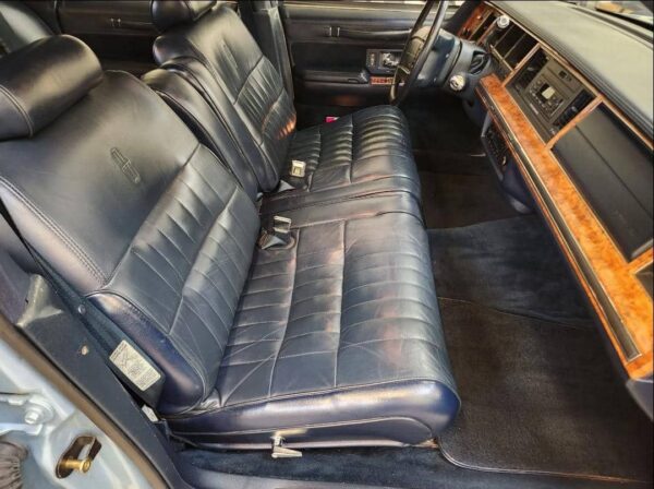 1993 Lincoln Town Car Executive Series – Classic Luxury Sedan, Low Miles, Well-Maintained