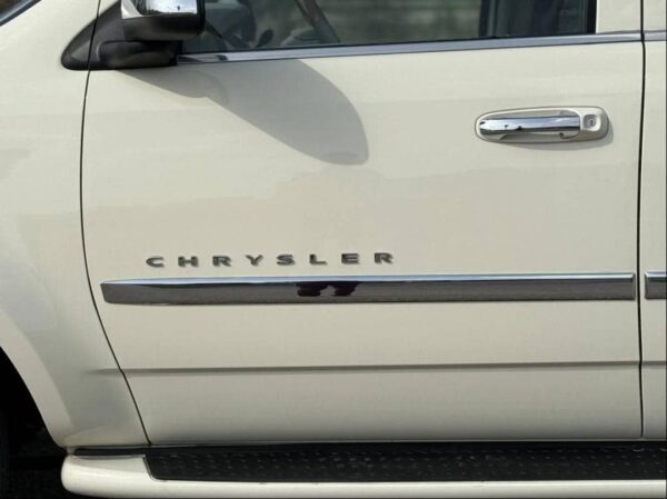 2008 Chrysler Aspen Limited – 3rd Row SUV with HEMI V8, Loaded Luxury & Towing Power