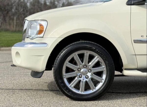 2008 Chrysler Aspen Limited – 3rd Row SUV with HEMI V8, Loaded Luxury & Towing Power