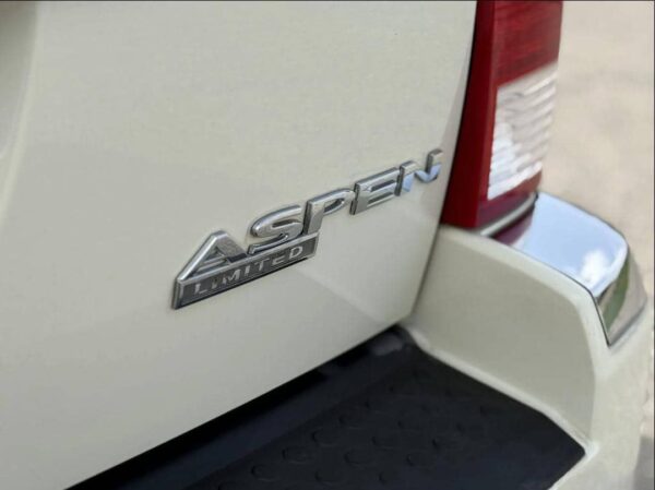 2008 Chrysler Aspen Limited – 3rd Row SUV with HEMI V8, Loaded Luxury & Towing Power