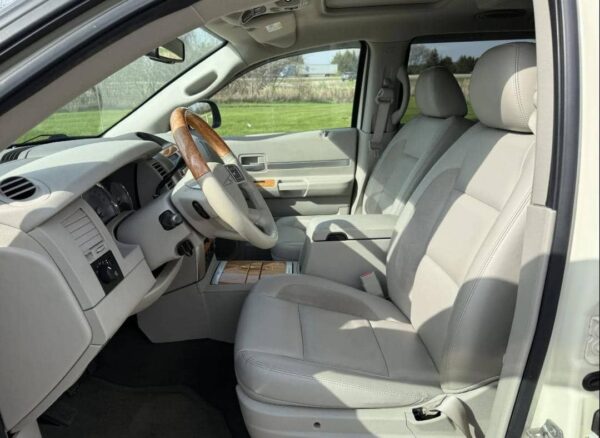 2008 Chrysler Aspen Limited – 3rd Row SUV with HEMI V8, Loaded Luxury & Towing Power
