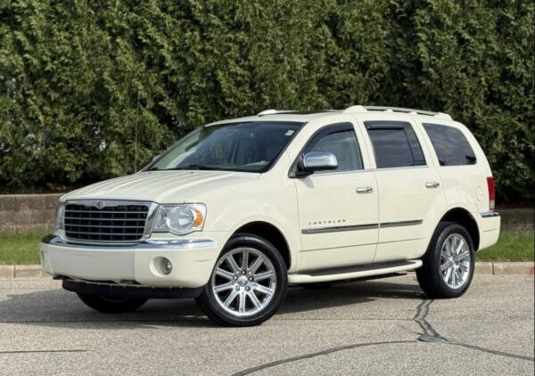 2008 Chrysler Aspen Limited – 3rd Row SUV with HEMI V8, Loaded Luxury & Towing Power