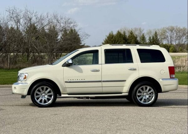2008 Chrysler Aspen Limited – 3rd Row SUV with HEMI V8, Loaded Luxury & Towing Power