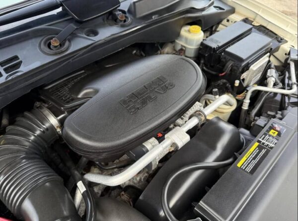 2008 Chrysler Aspen Limited – 3rd Row SUV with HEMI V8, Loaded Luxury & Towing Power