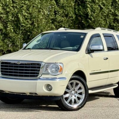 2008 Chrysler Aspen Limited – 3rd Row SUV with HEMI V8, Loaded Luxury & Towing Power