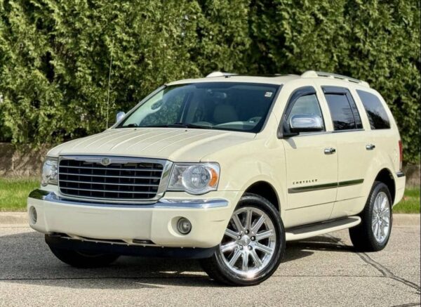 2008 Chrysler Aspen Limited – 3rd Row SUV with HEMI V8, Loaded Luxury & Towing Power