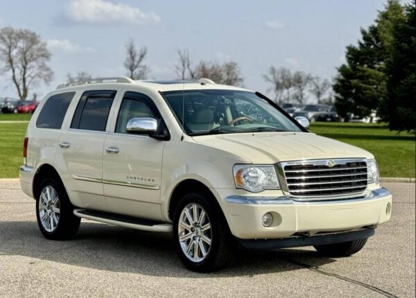 2008 Chrysler Aspen Limited – 3rd Row SUV with HEMI V8, Loaded Luxury & Towing Power