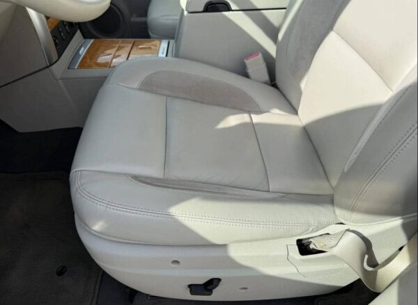 2008 Chrysler Aspen Limited – 3rd Row SUV with HEMI V8, Loaded Luxury & Towing Power
