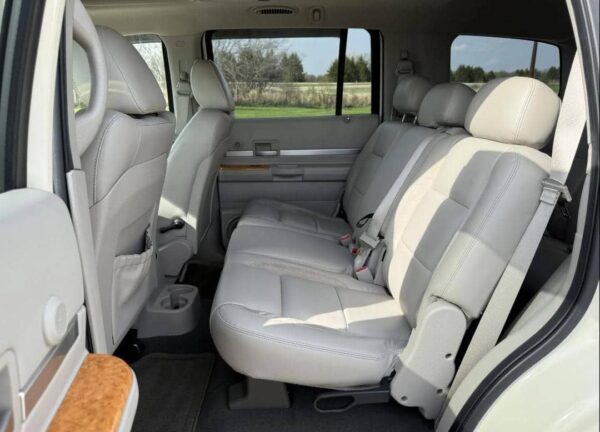 2008 Chrysler Aspen Limited – 3rd Row SUV with HEMI V8, Loaded Luxury & Towing Power