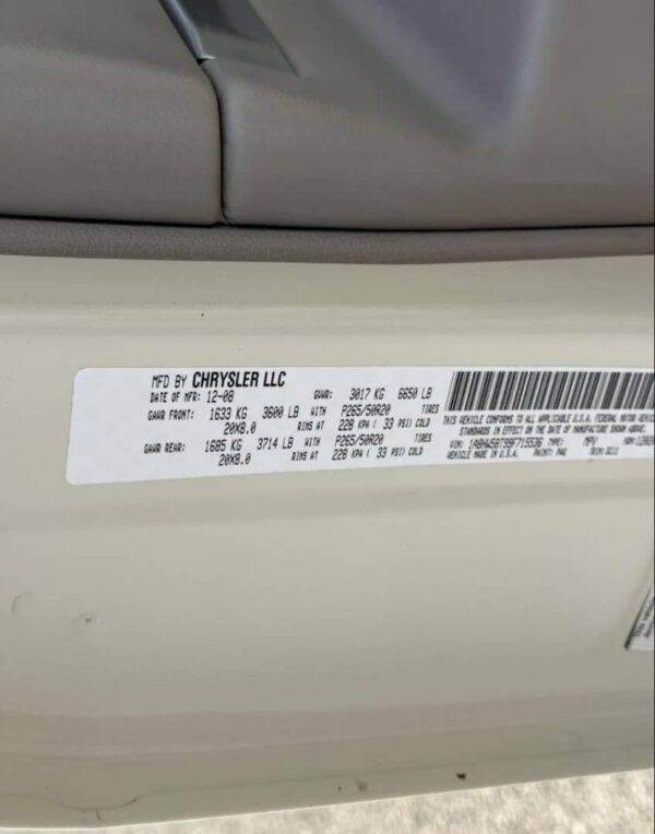 2008 Chrysler Aspen Limited – 3rd Row SUV with HEMI V8, Loaded Luxury & Towing Power