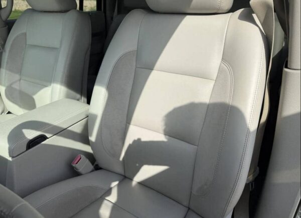 2008 Chrysler Aspen Limited – 3rd Row SUV with HEMI V8, Loaded Luxury & Towing Power