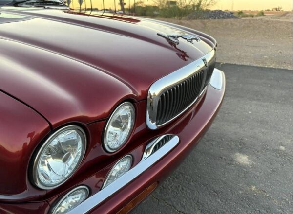 1998 Jaguar XJ8 – Classic British Luxury Sedan with V8 Power, Timeless Style & Smooth Ride