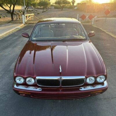 1998 Jaguar XJ8 – Classic British Luxury Sedan with V8 Power, Timeless Style & Smooth Ride