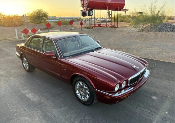 1998 Jaguar XJ8 – Classic British Luxury Sedan with V8 Power, Timeless Style & Smooth Ride