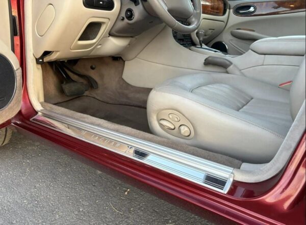 1998 Jaguar XJ8 – Classic British Luxury Sedan with V8 Power, Timeless Style & Smooth Ride