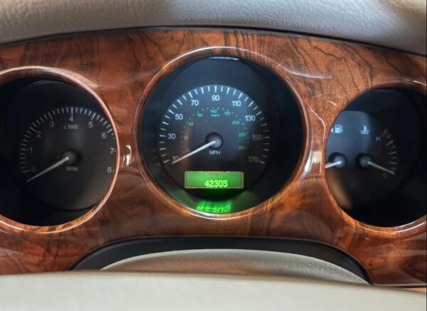1998 Jaguar XJ8 – Classic British Luxury Sedan with V8 Power, Timeless Style & Smooth Ride
