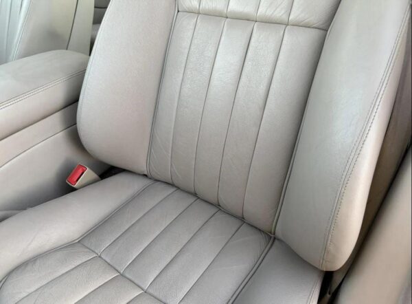 1998 Jaguar XJ8 – Classic British Luxury Sedan with V8 Power, Timeless Style & Smooth Ride