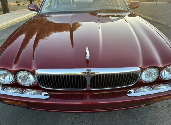 1998 Jaguar XJ8 – Classic British Luxury Sedan with V8 Power, Timeless Style & Smooth Ride