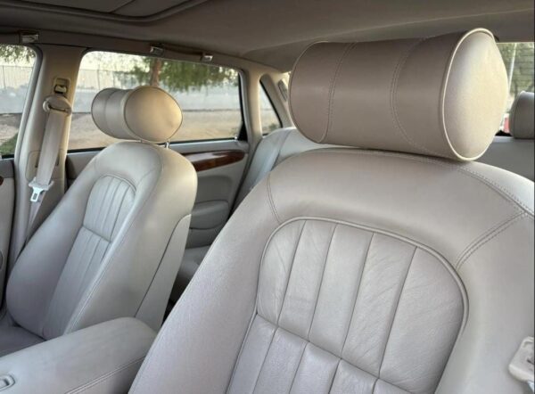 1998 Jaguar XJ8 – Classic British Luxury Sedan with V8 Power, Timeless Style & Smooth Ride