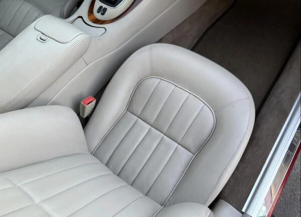 1998 Jaguar XJ8 – Classic British Luxury Sedan with V8 Power, Timeless Style & Smooth Ride